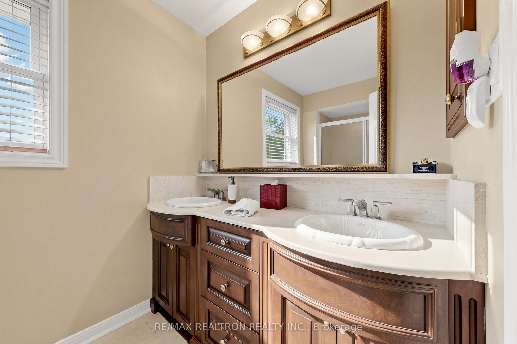 2 Manor Place Property Photo 30