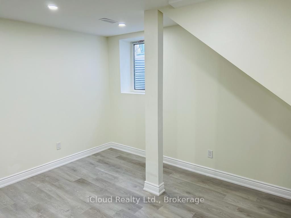 35 Brixham Lane Basement Unit Property Photo 3