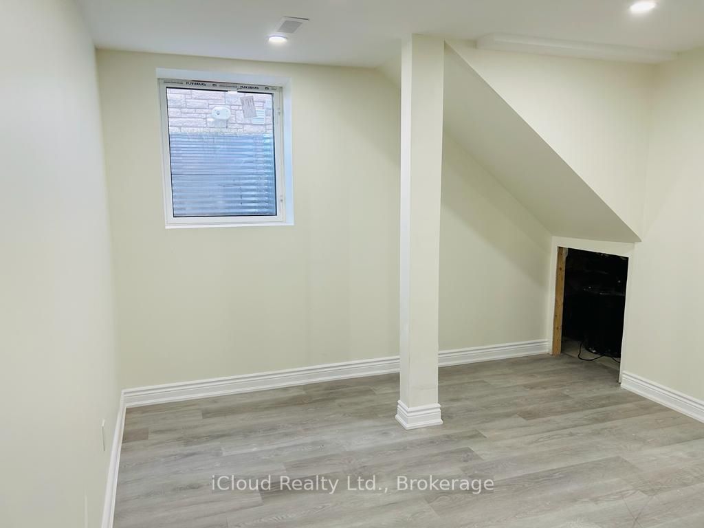 35 Brixham Lane Basement Unit Property Photo 5