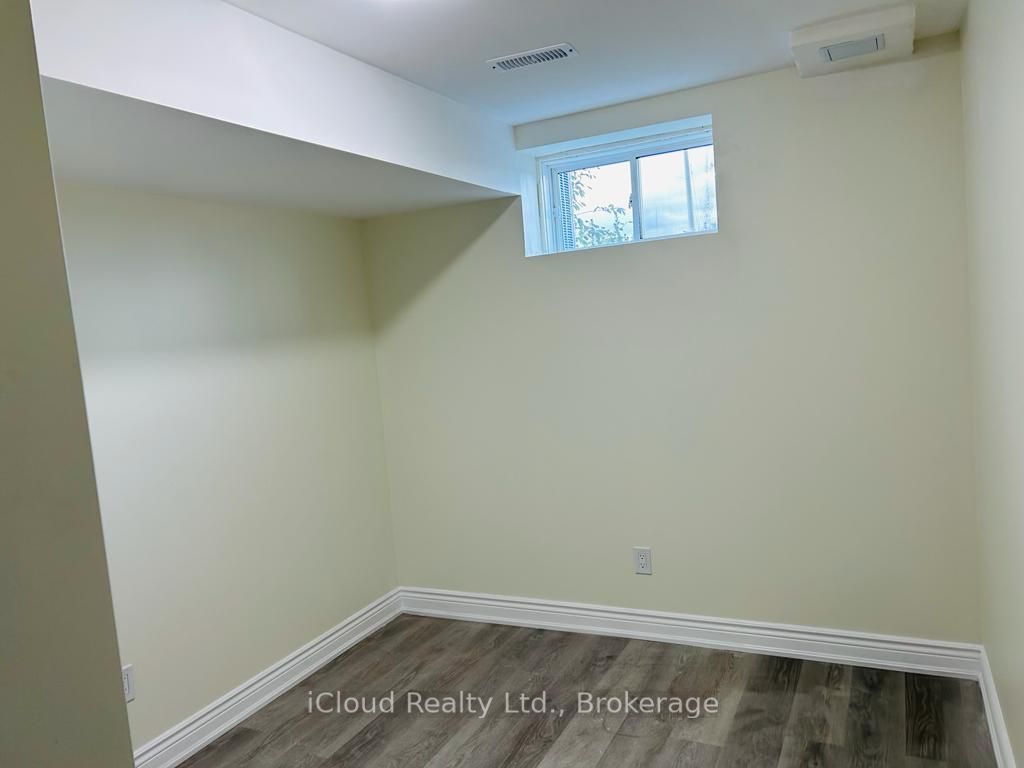35 Brixham Lane Basement Unit Property Photo 9