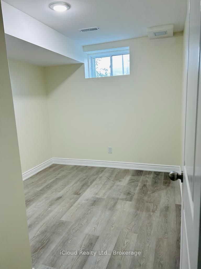 35 Brixham Lane Basement Unit Property Photo 11