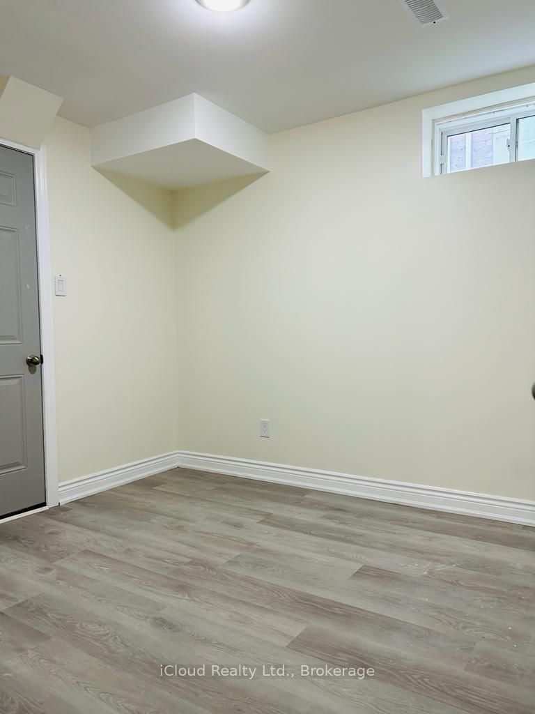 35 Brixham Lane Basement Unit Property Photo 12