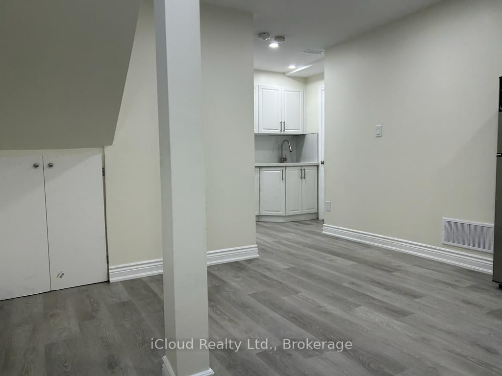 35 Brixham Lane Basement Unit Property Photo 24