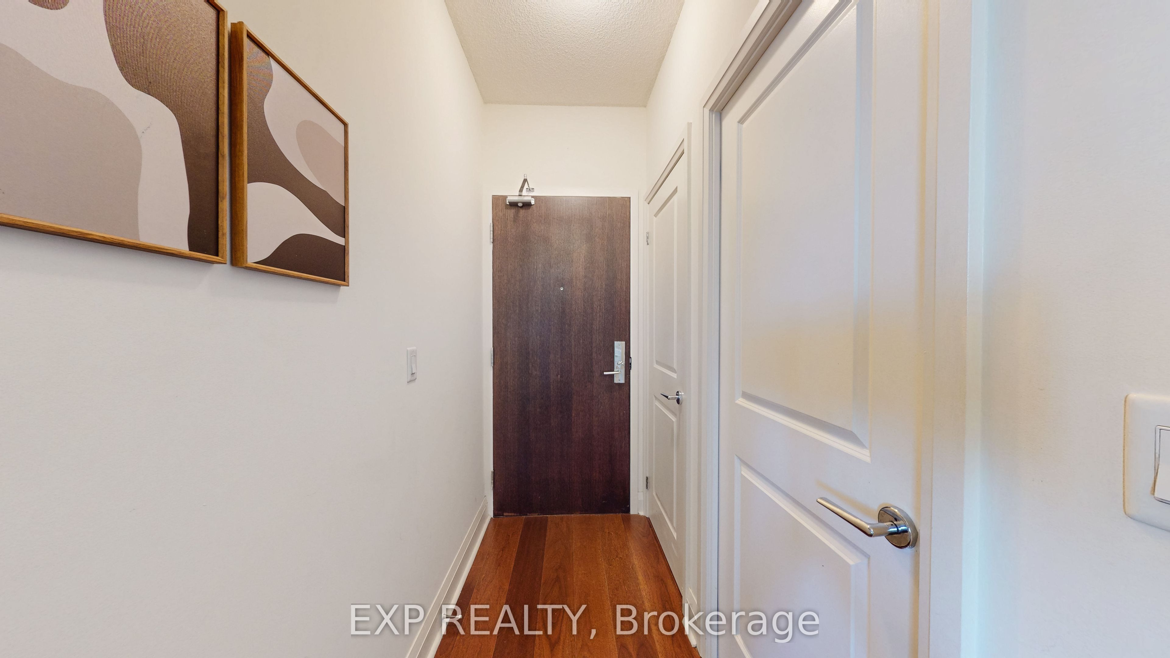 1185 The Queensway Way 808 Property Photo 3
