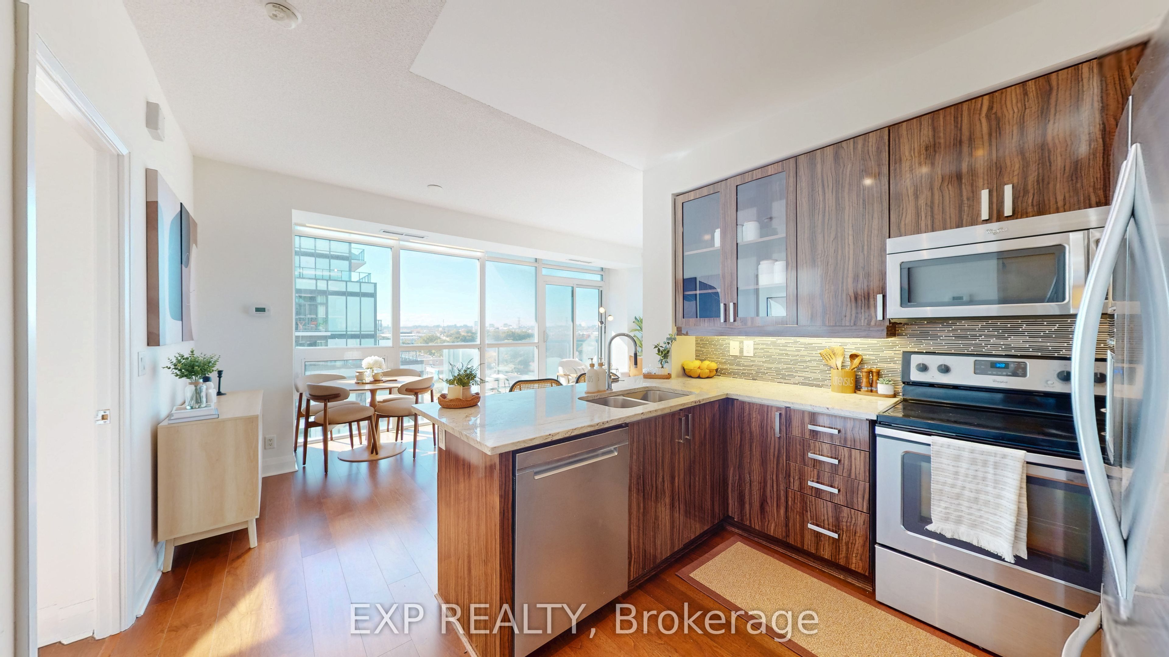 1185 The Queensway Way 808 Property Photo 4