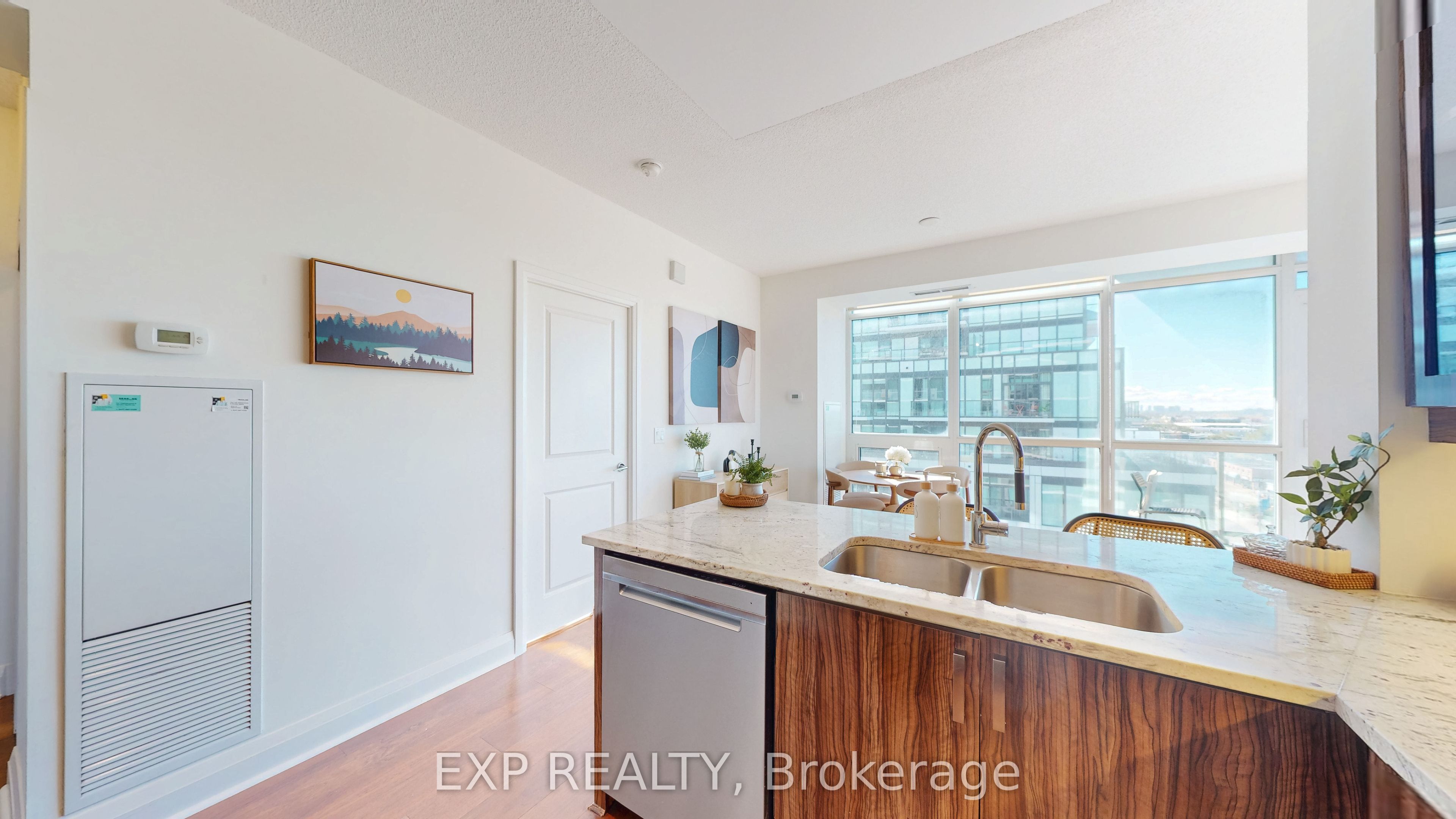 1185 The Queensway Way 808 Property Photo 6