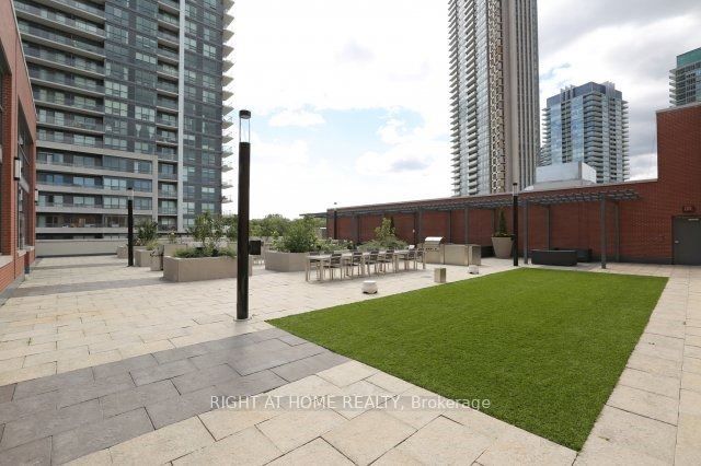 2212 Lake Shore Boulevard W 3509 Property Photo 7