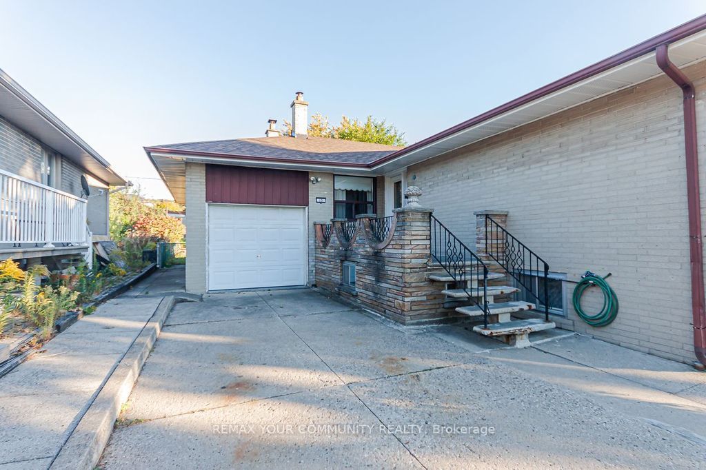 15 Valencia Crescent Property Photo 2