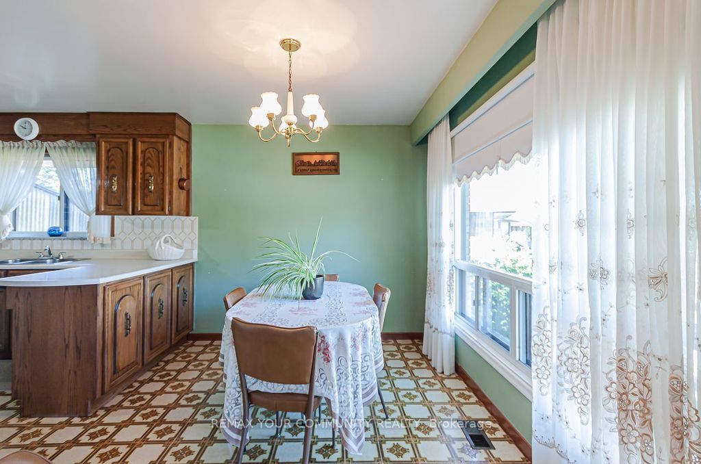 15 Valencia Crescent Property Photo 7
