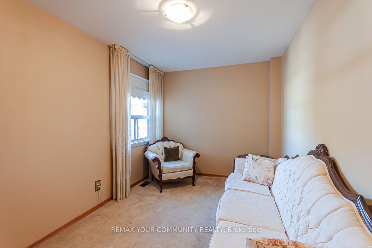 15 Valencia Crescent Property Photo 12