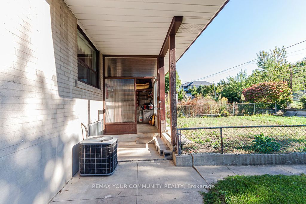 15 Valencia Crescent Property Photo 32