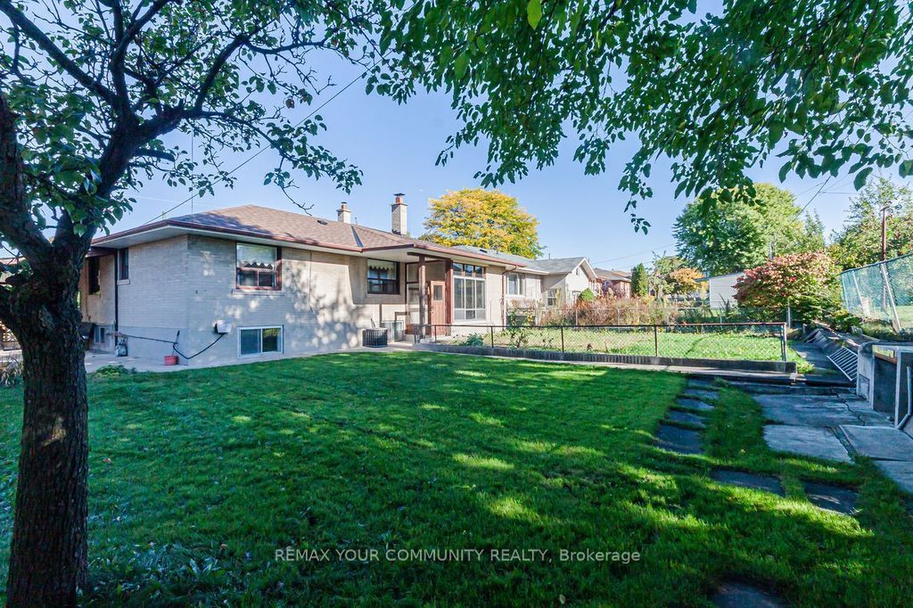 15 Valencia Crescent Property Photo 33