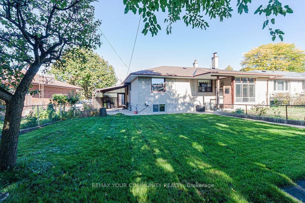 15 Valencia Crescent Property Photo 35