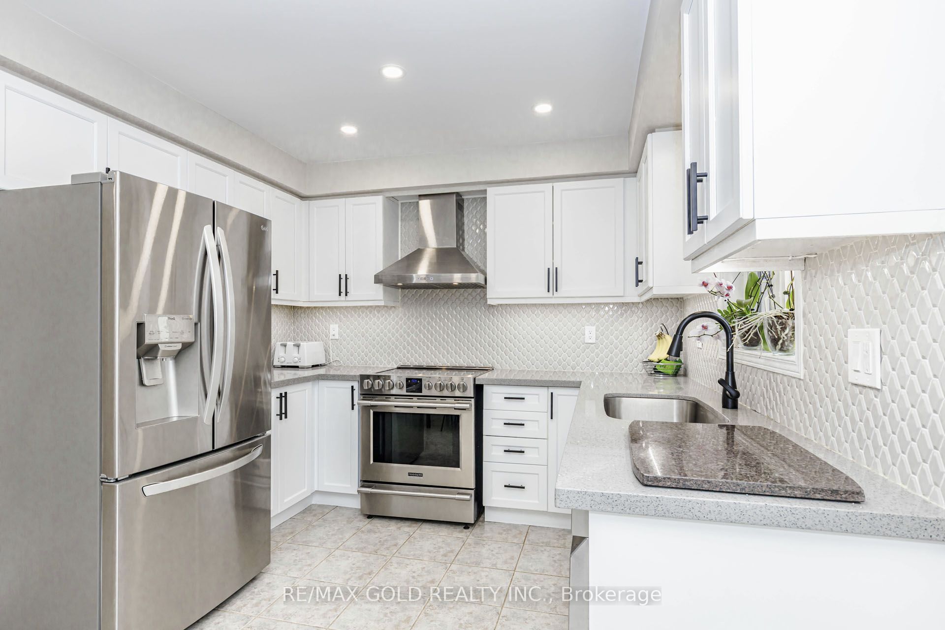 36 Summerdale Crescent Property Photo 12