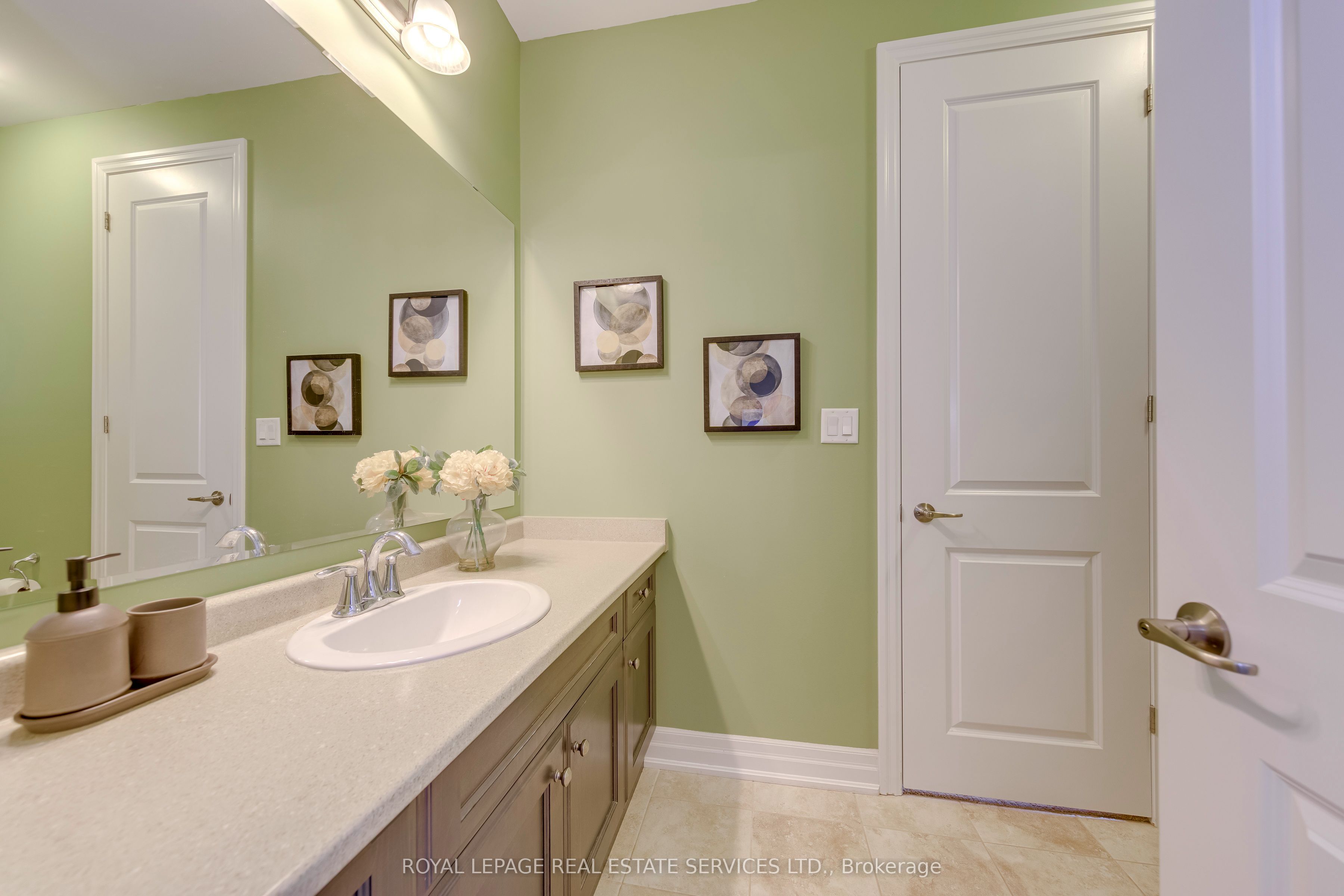 144 North Park Boulevard Property Photo 37
