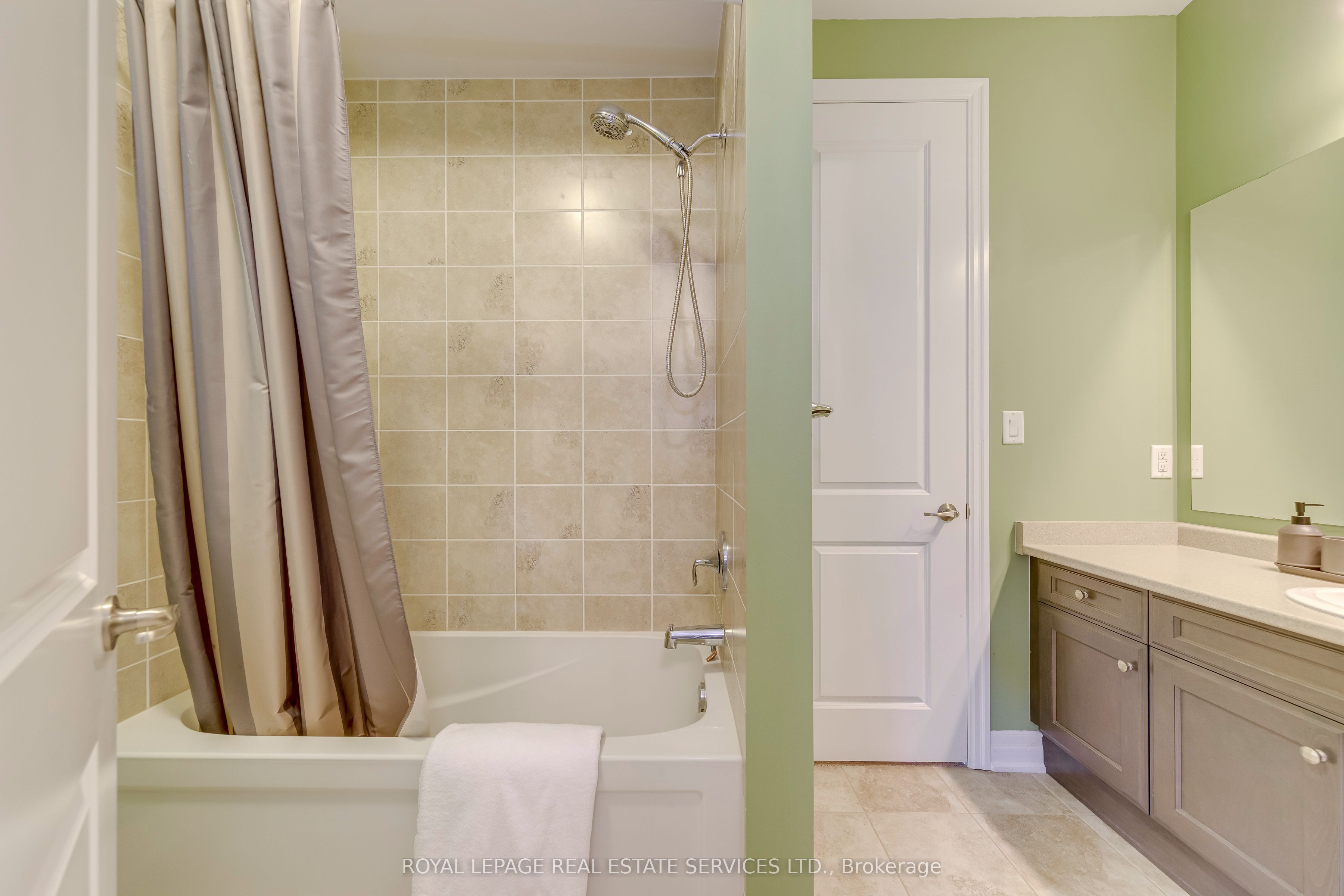 144 North Park Boulevard Property Photo 38