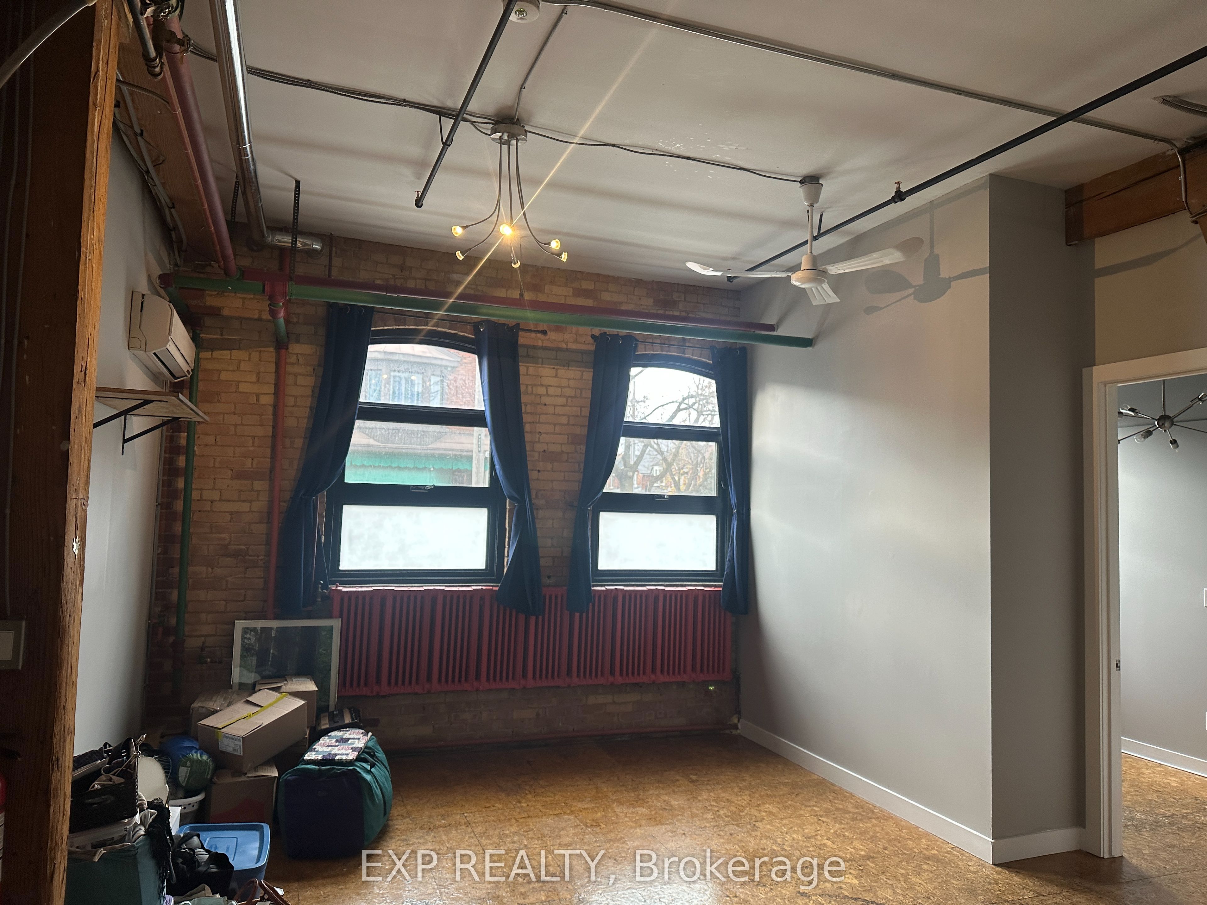 2480 Dundas Street W 2474 Property Photo 3