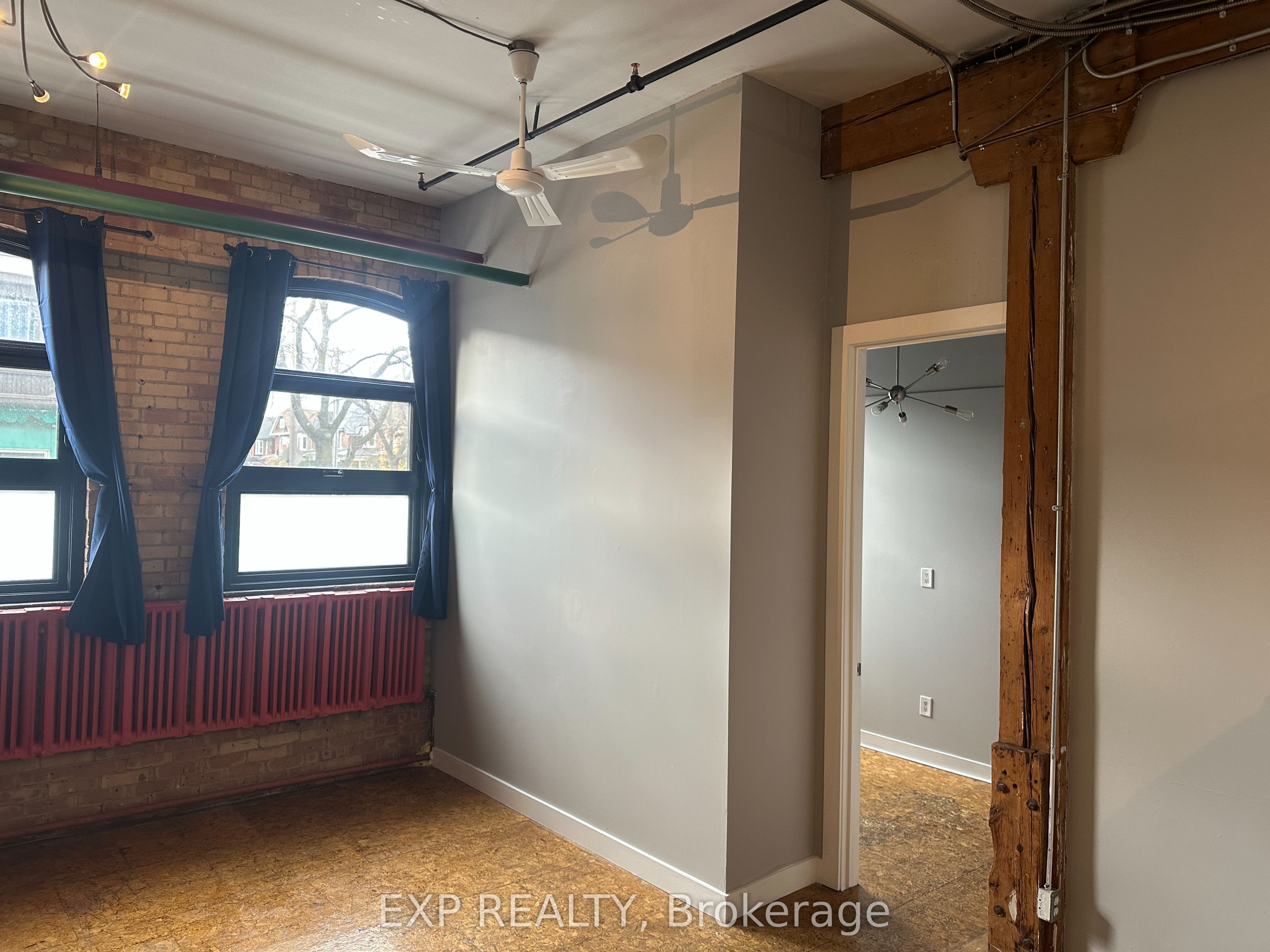 2480 Dundas Street W 2474 Property Photo 4