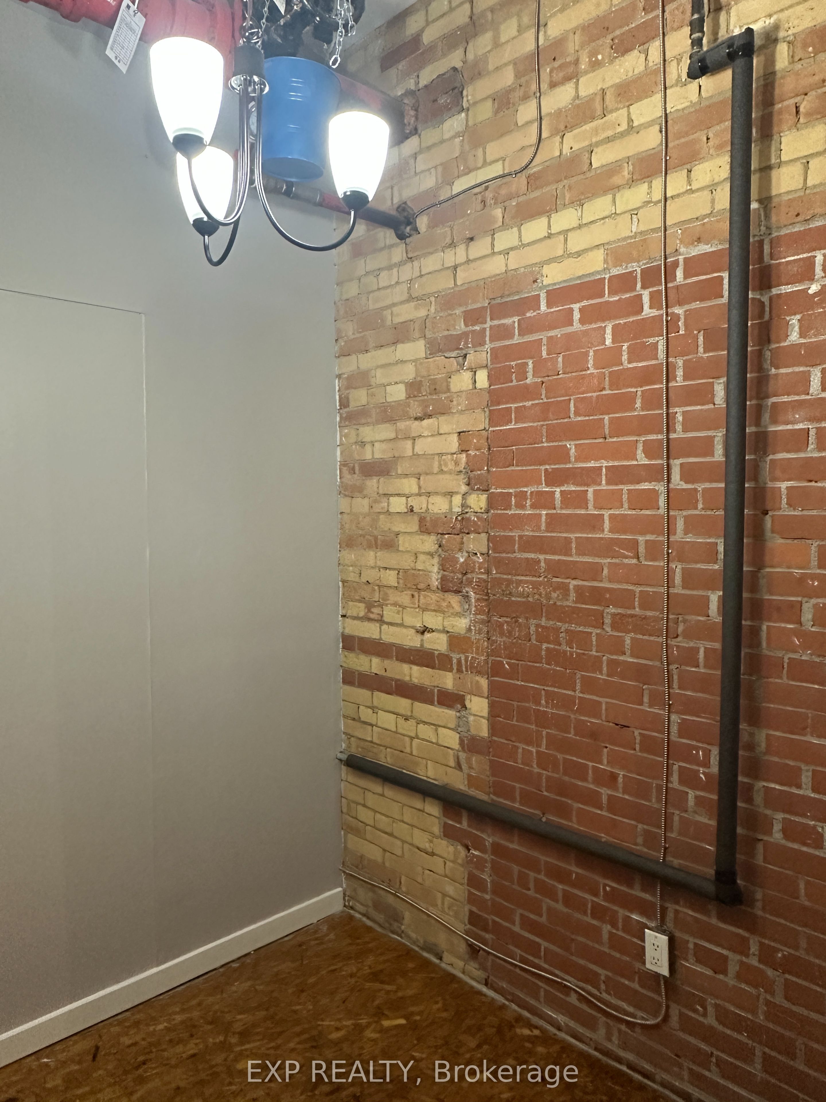 2480 Dundas Street W 2474 Property Photo 11