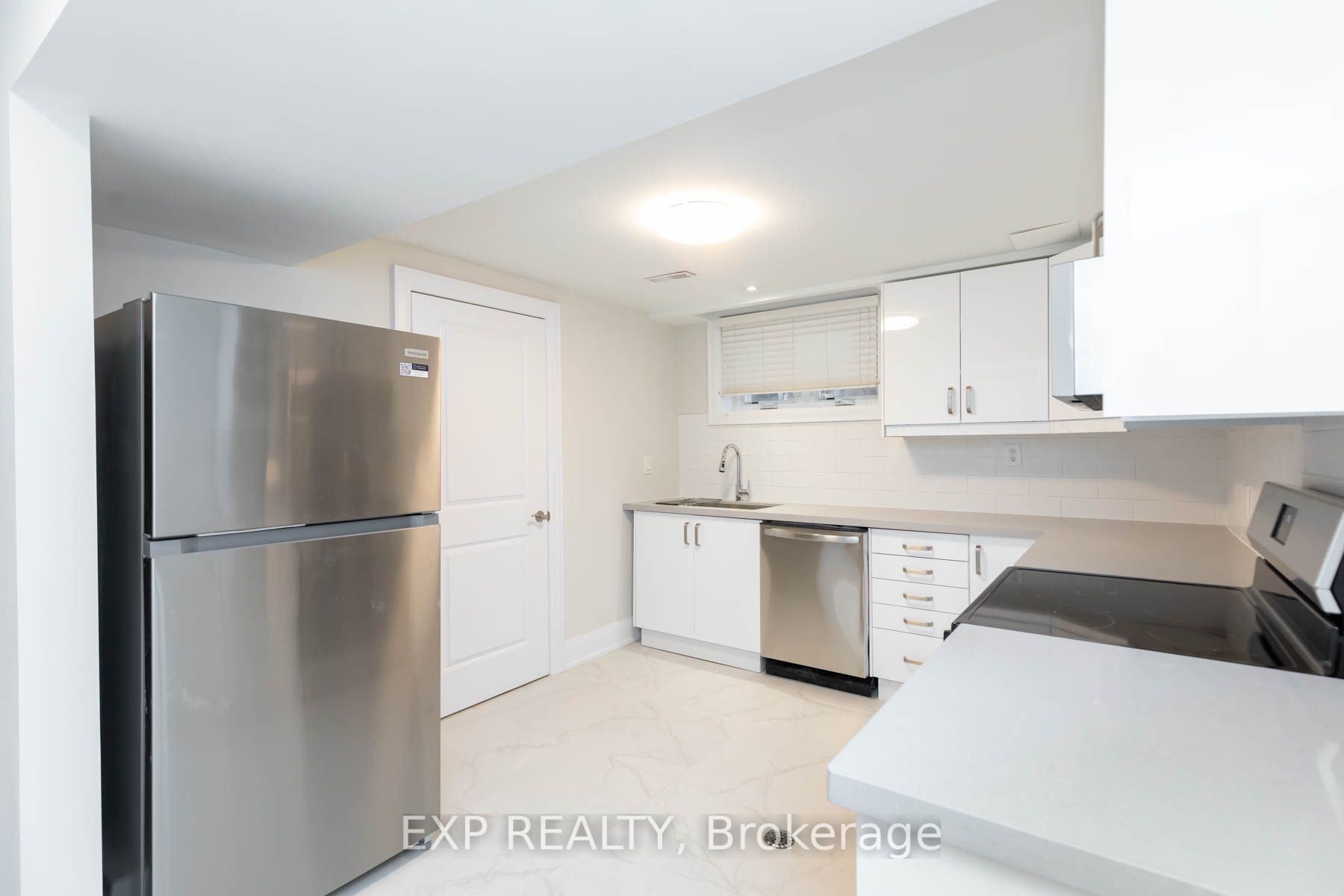 84 Laurel Avenue Unit B Property Photo 4