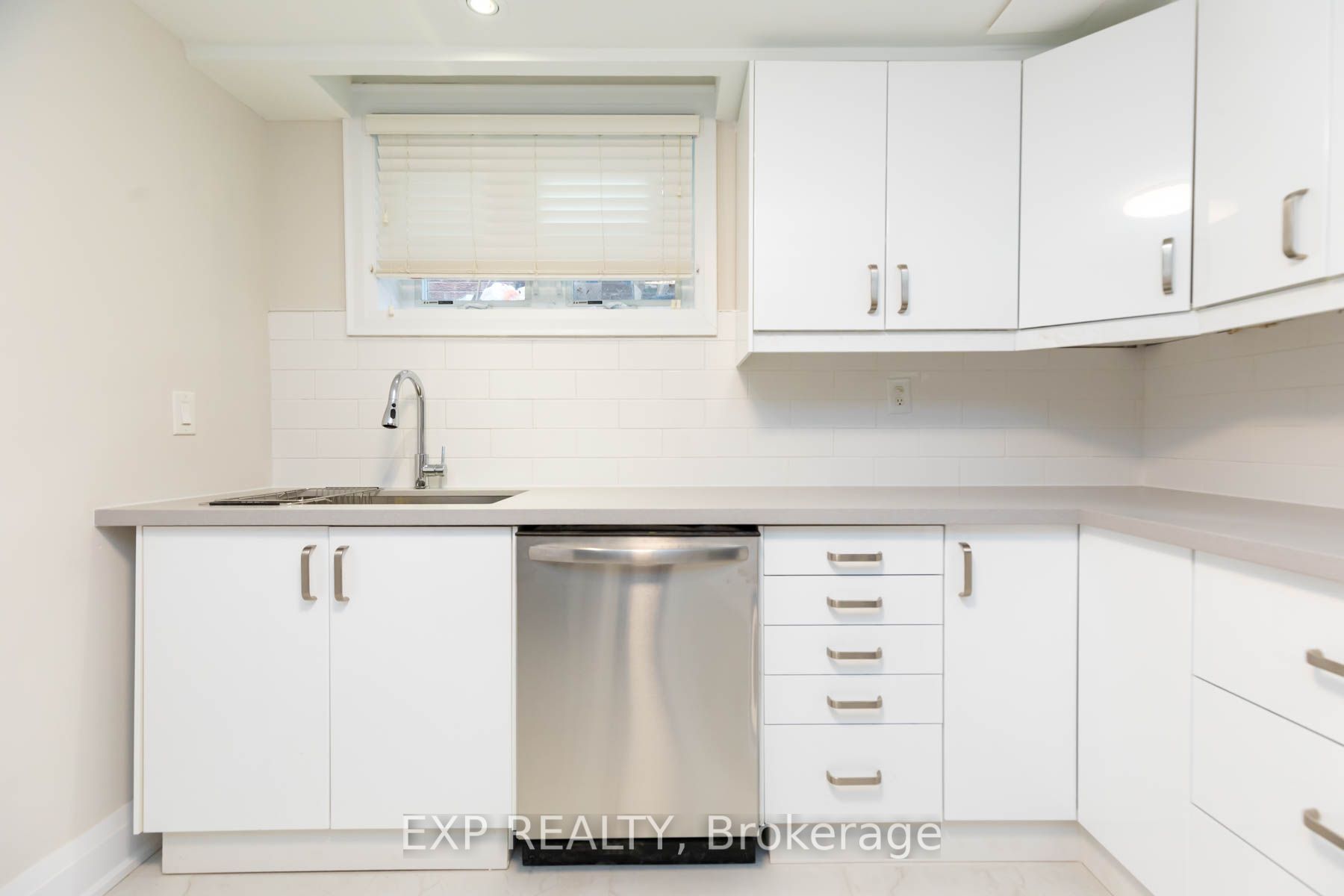 84 Laurel Avenue Unit B Property Photo 5