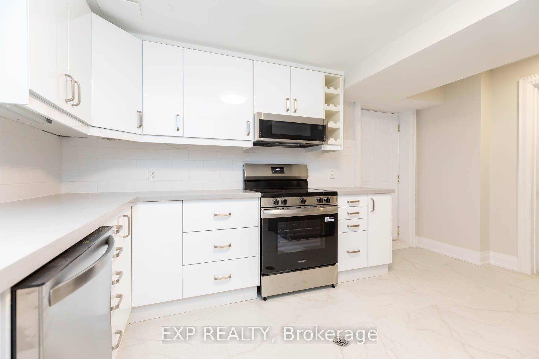 84 Laurel Avenue Unit B Property Photo 7