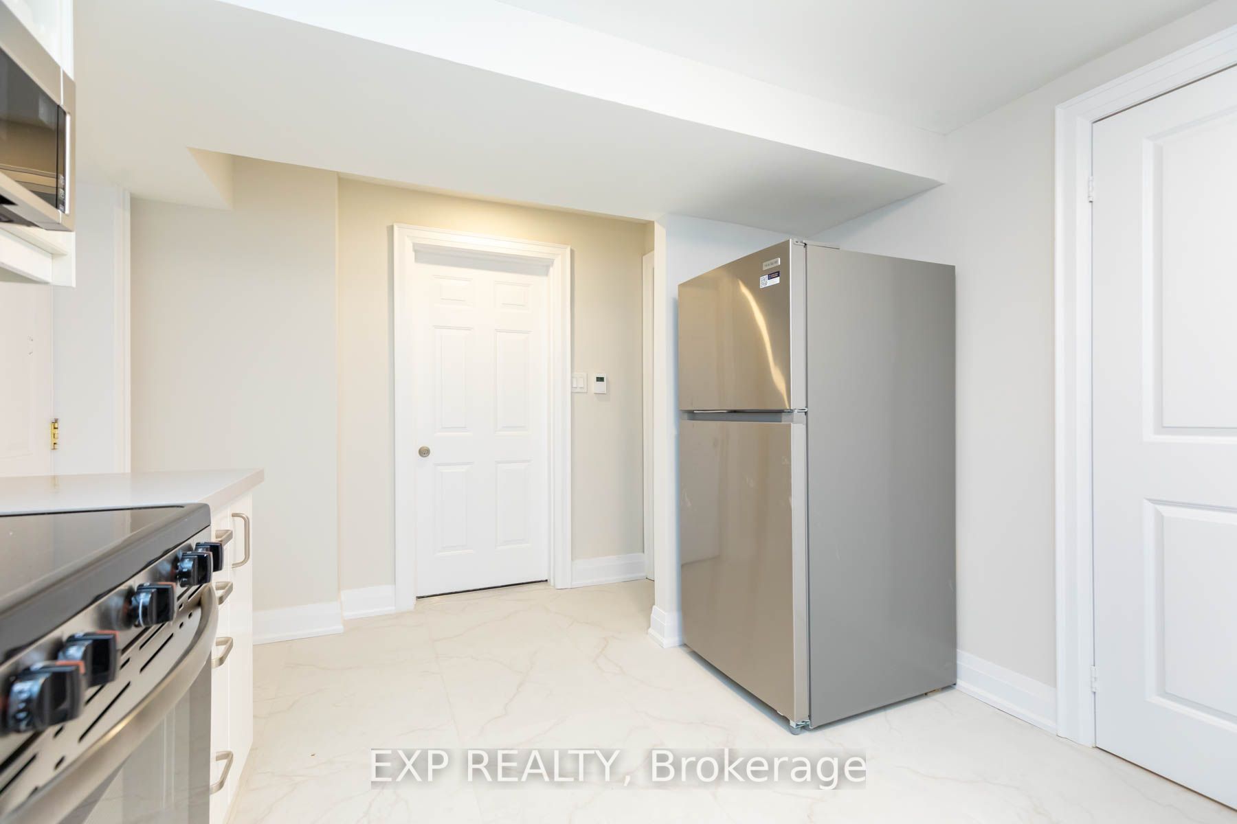 84 Laurel Avenue Unit B Property Photo 8
