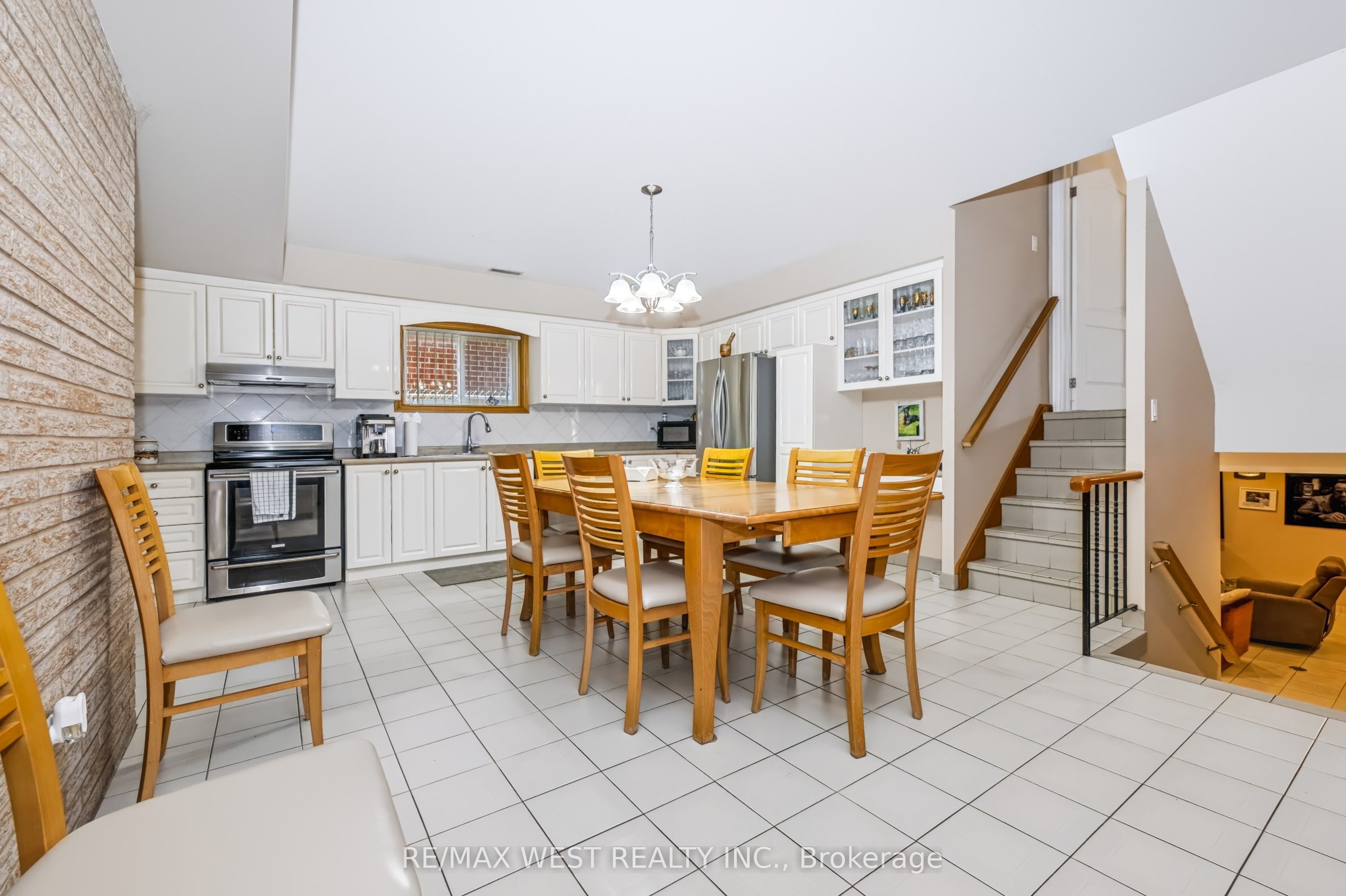 254 Maple Leaf Drive Property Photo 7