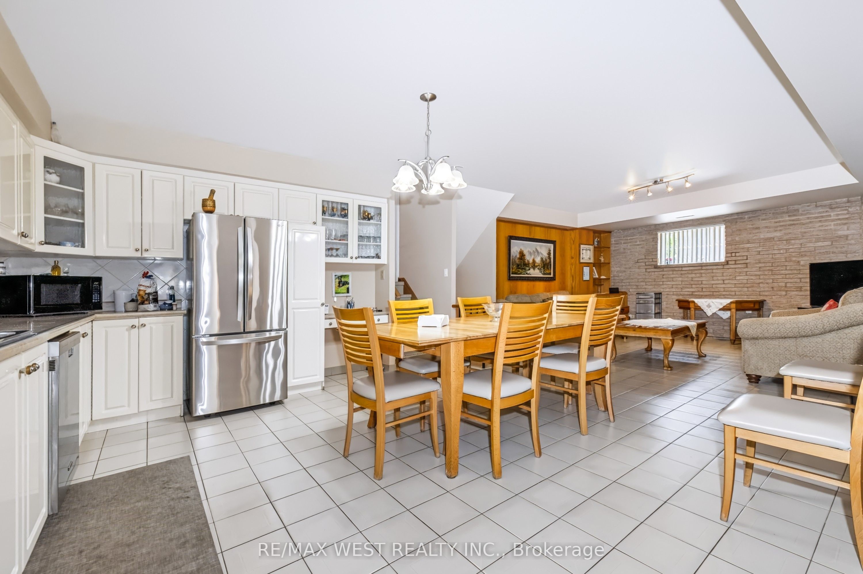 254 Maple Leaf Drive Property Photo 8
