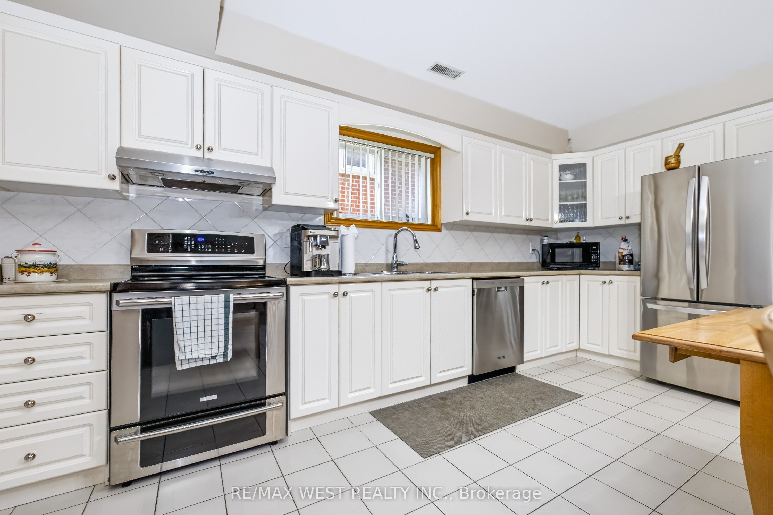 254 Maple Leaf Drive Property Photo 10