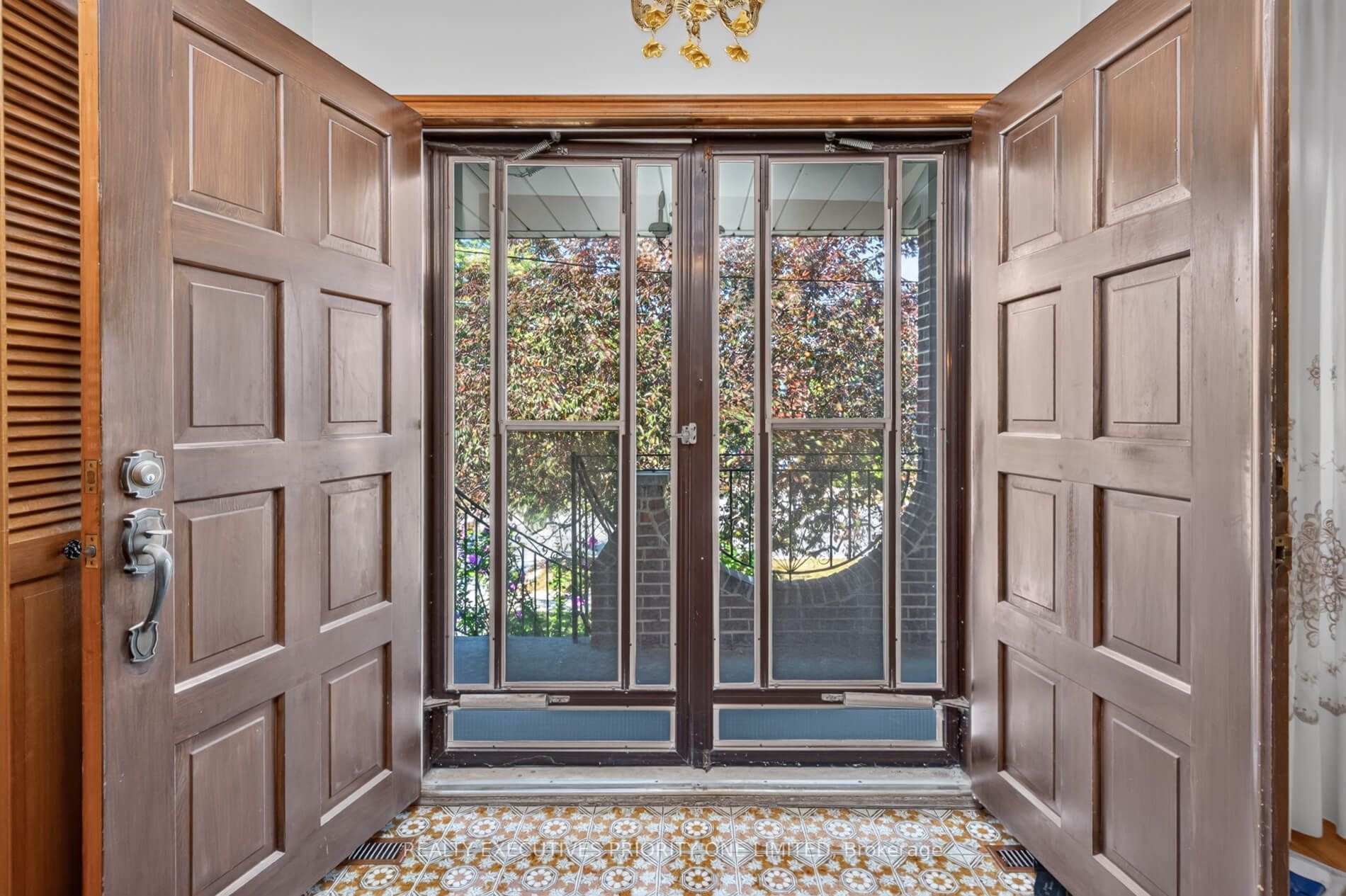 355 Glen Park Avenue Property Photo 4