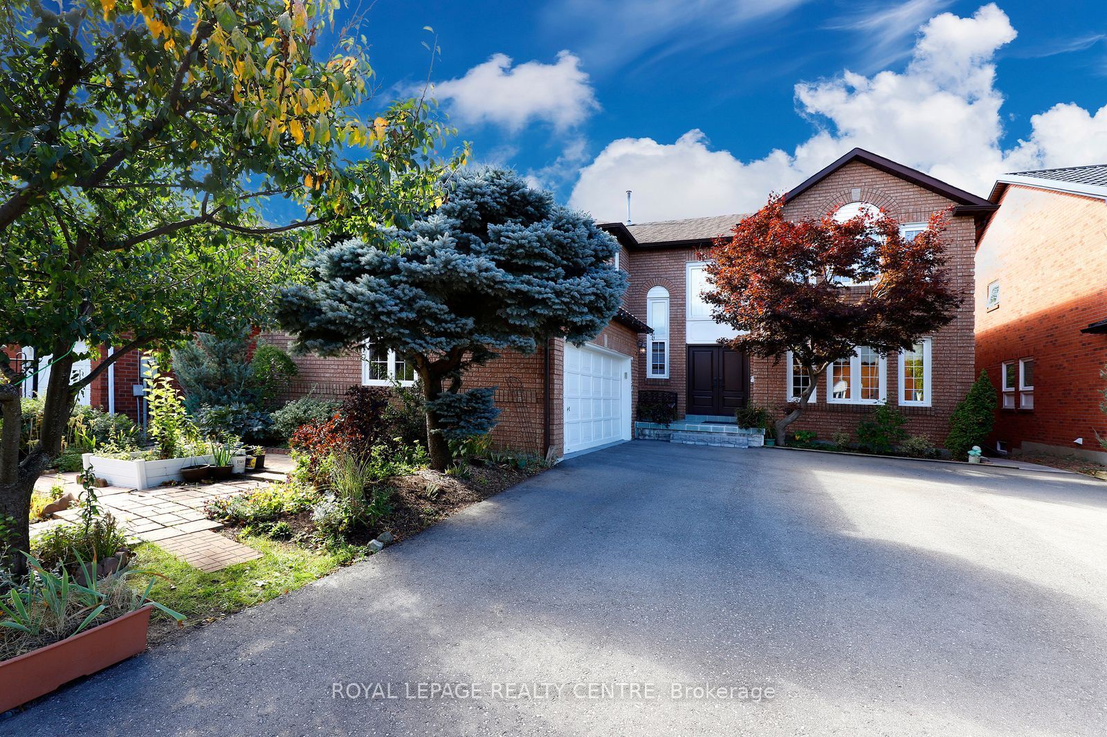5680 Oldcastle Crescent Property Photo 2