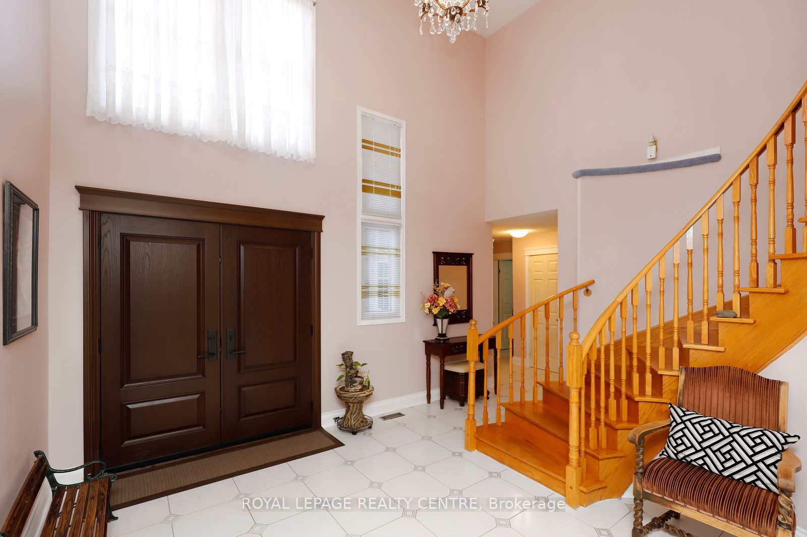 5680 Oldcastle Crescent Property Photo 4
