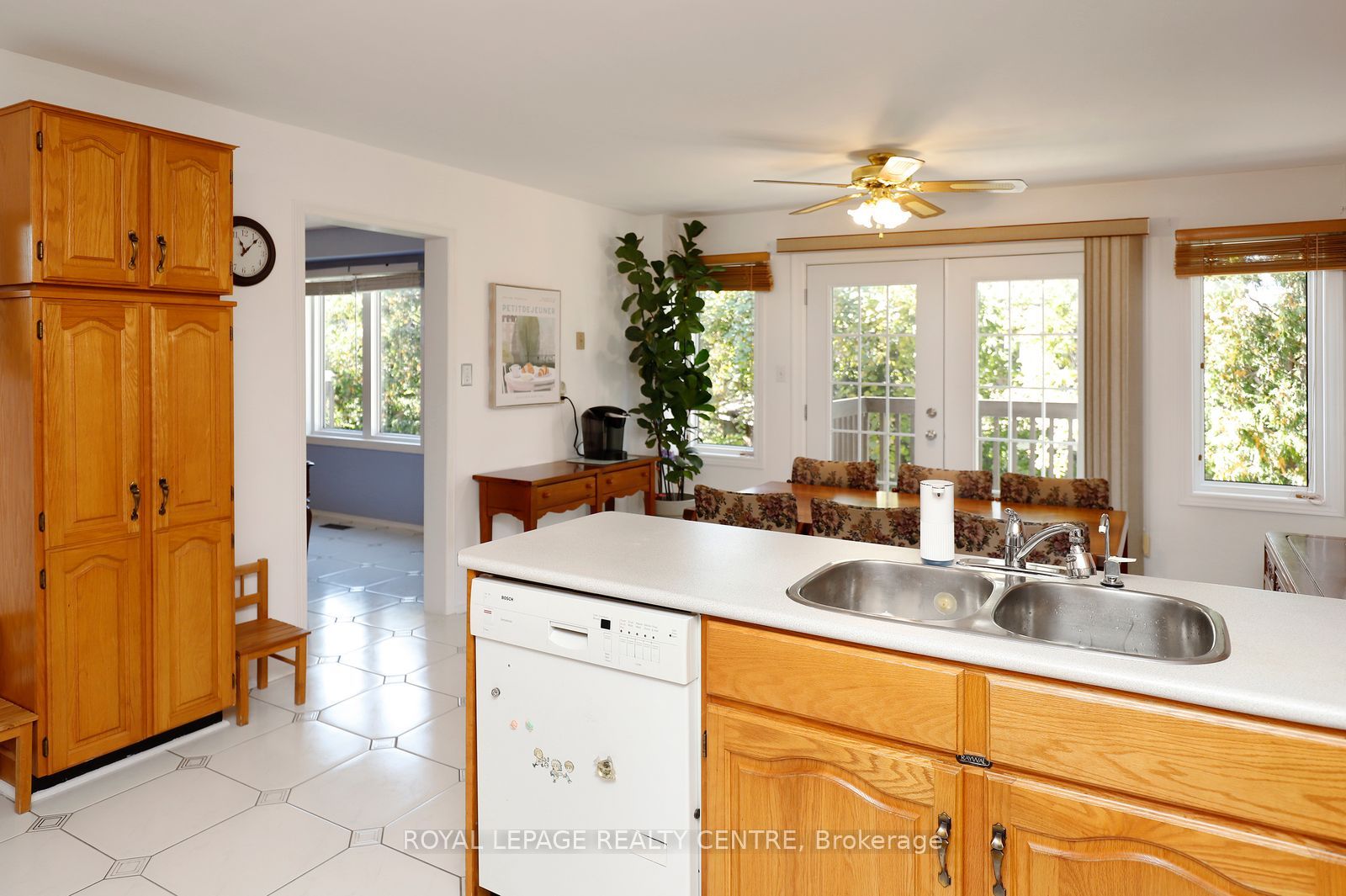 5680 Oldcastle Crescent Property Photo 10