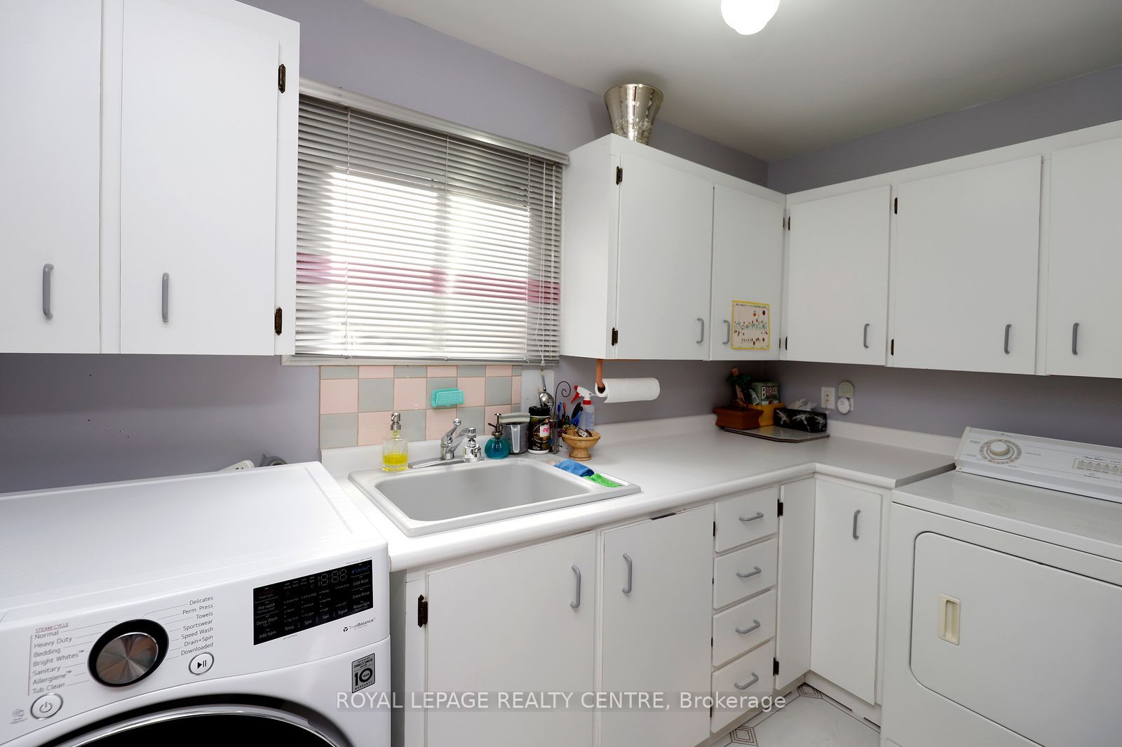 5680 Oldcastle Crescent Property Photo 14