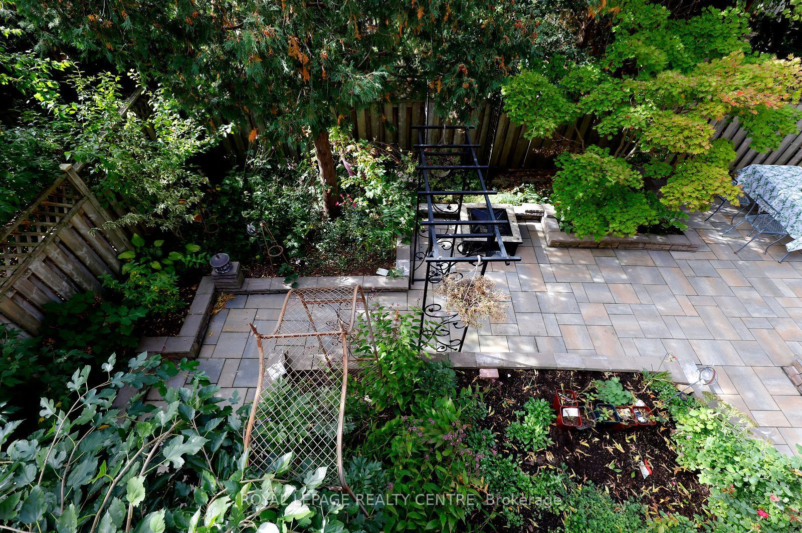 5680 Oldcastle Crescent Property Photo 28