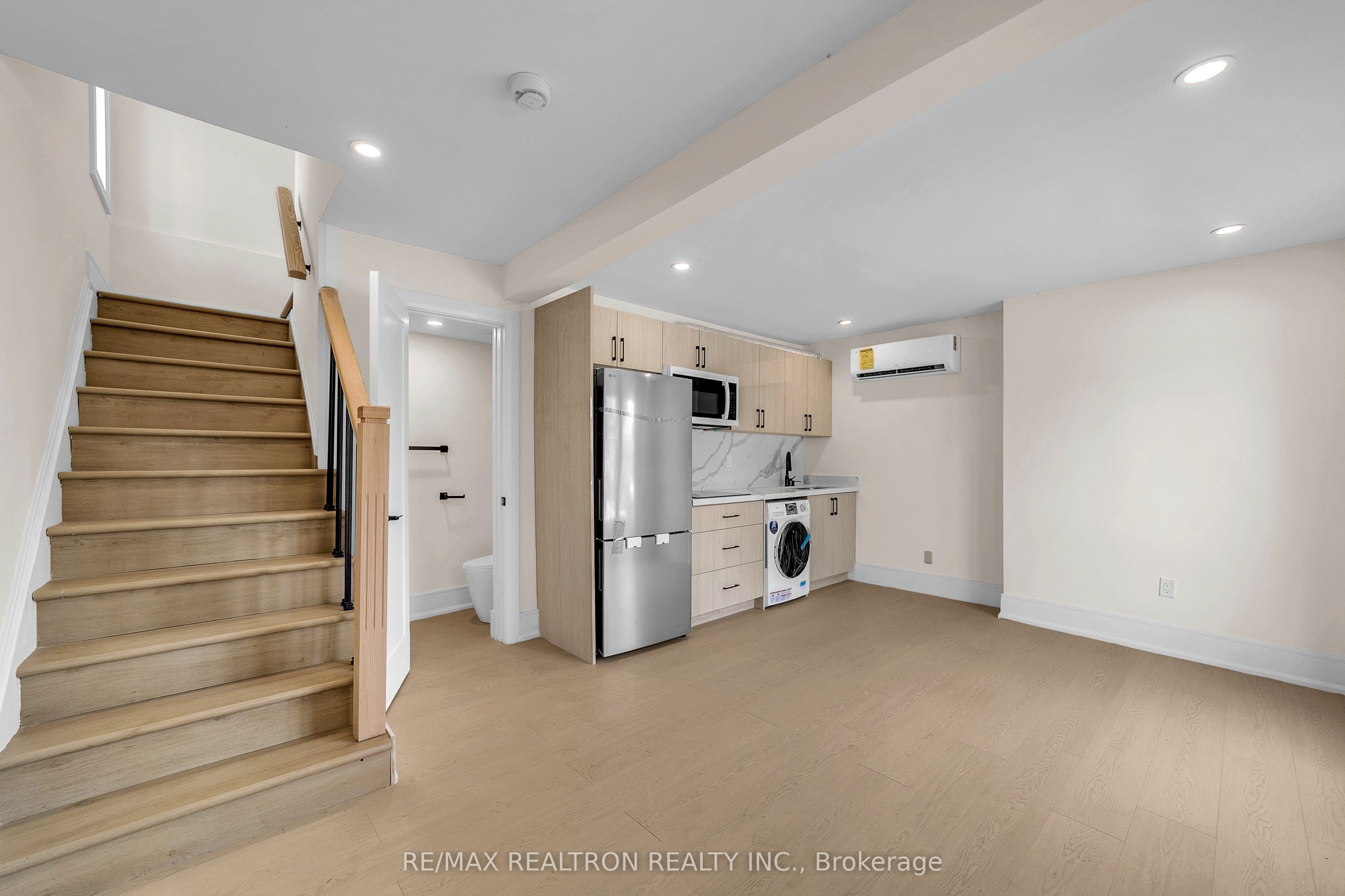 23 Sixteenth Street Property Photo 8