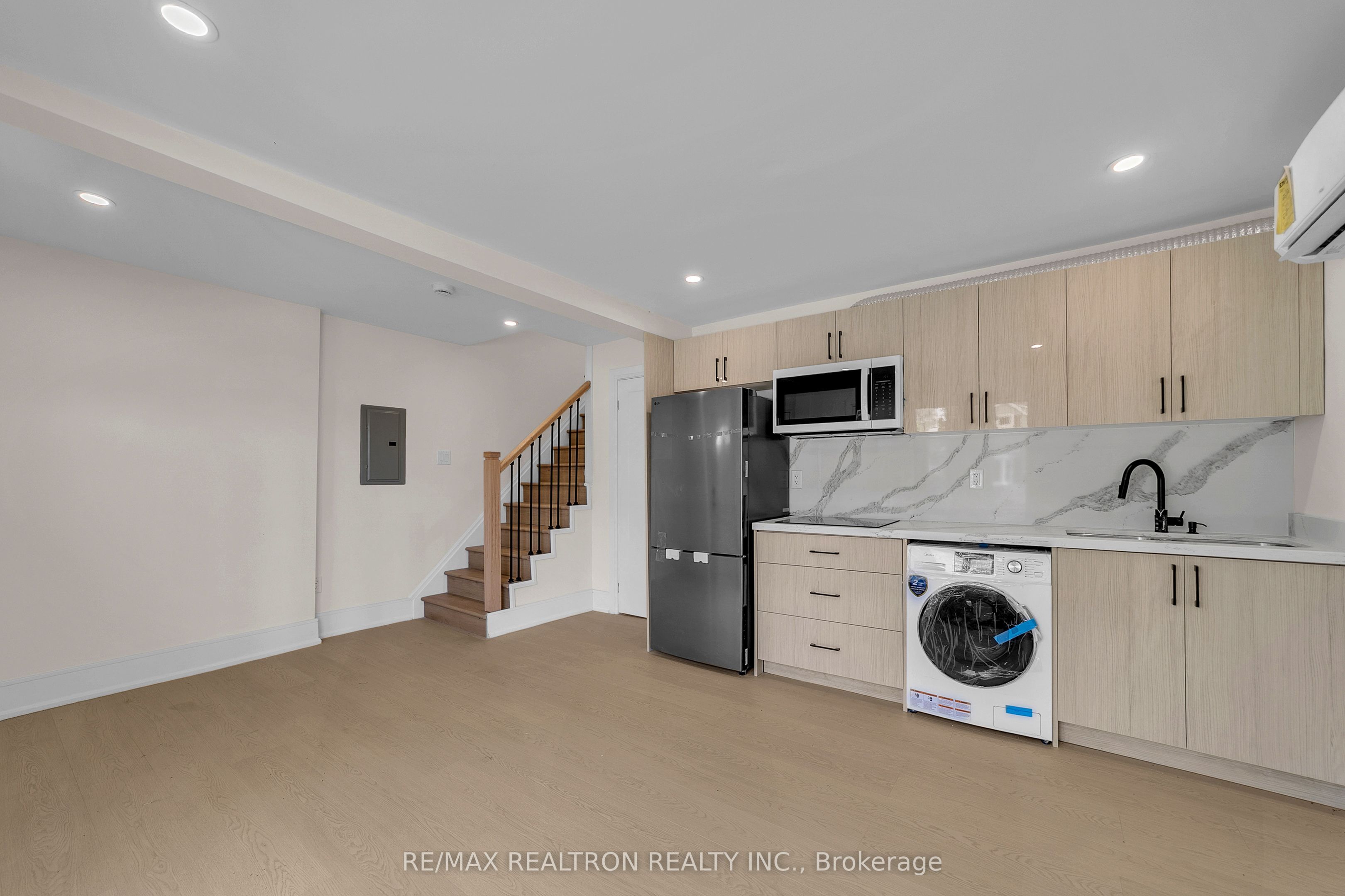 23 Sixteenth Street Property Photo 9