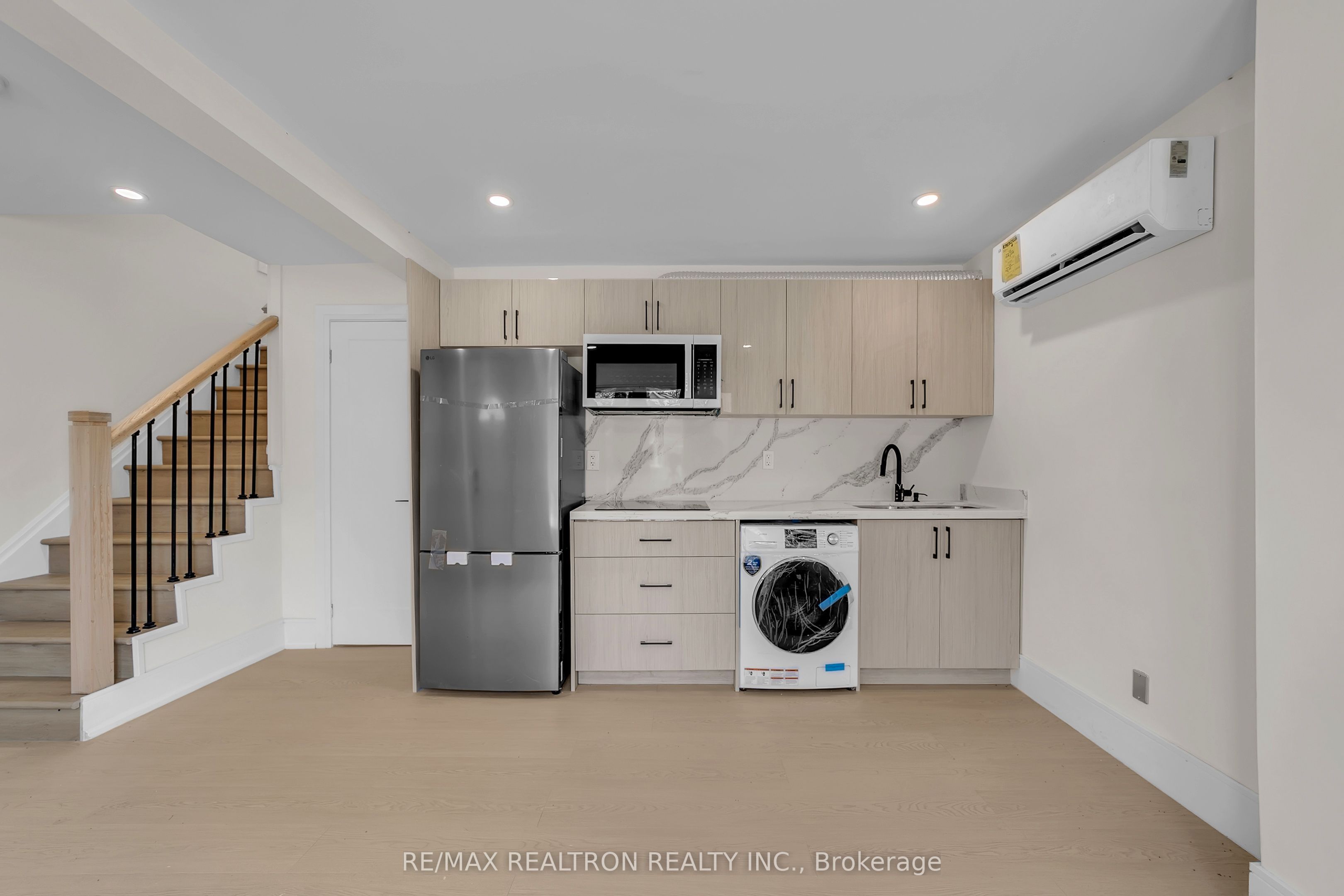 23 Sixteenth Street Property Photo 10