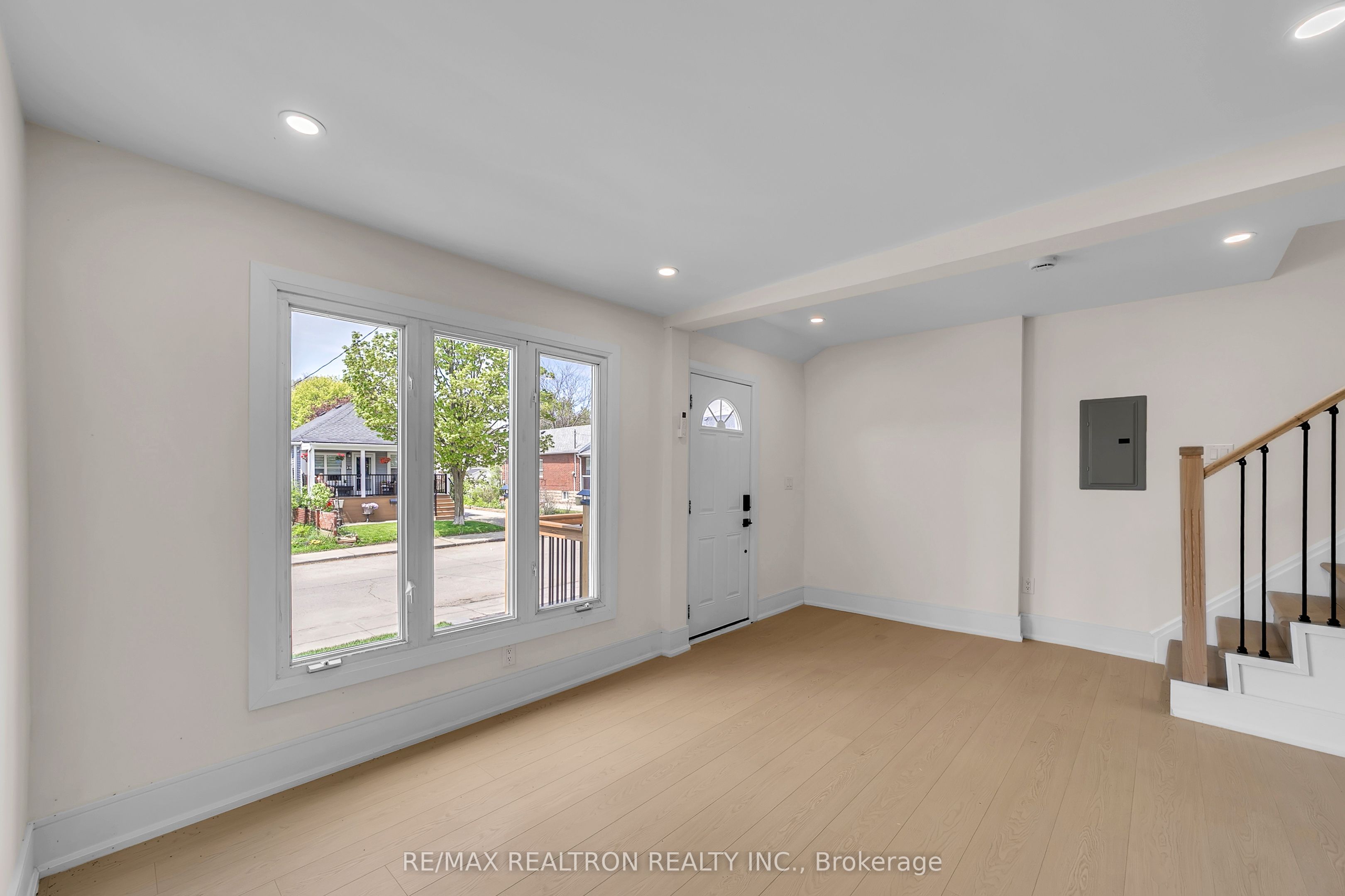 23 Sixteenth Street Property Photo 11