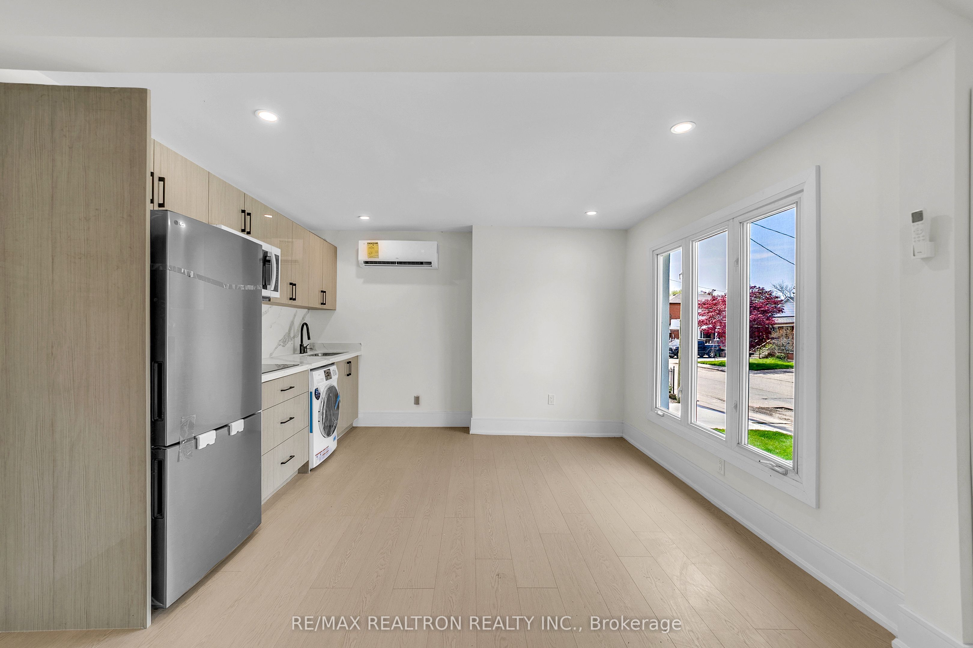 23 Sixteenth Street Property Photo 12
