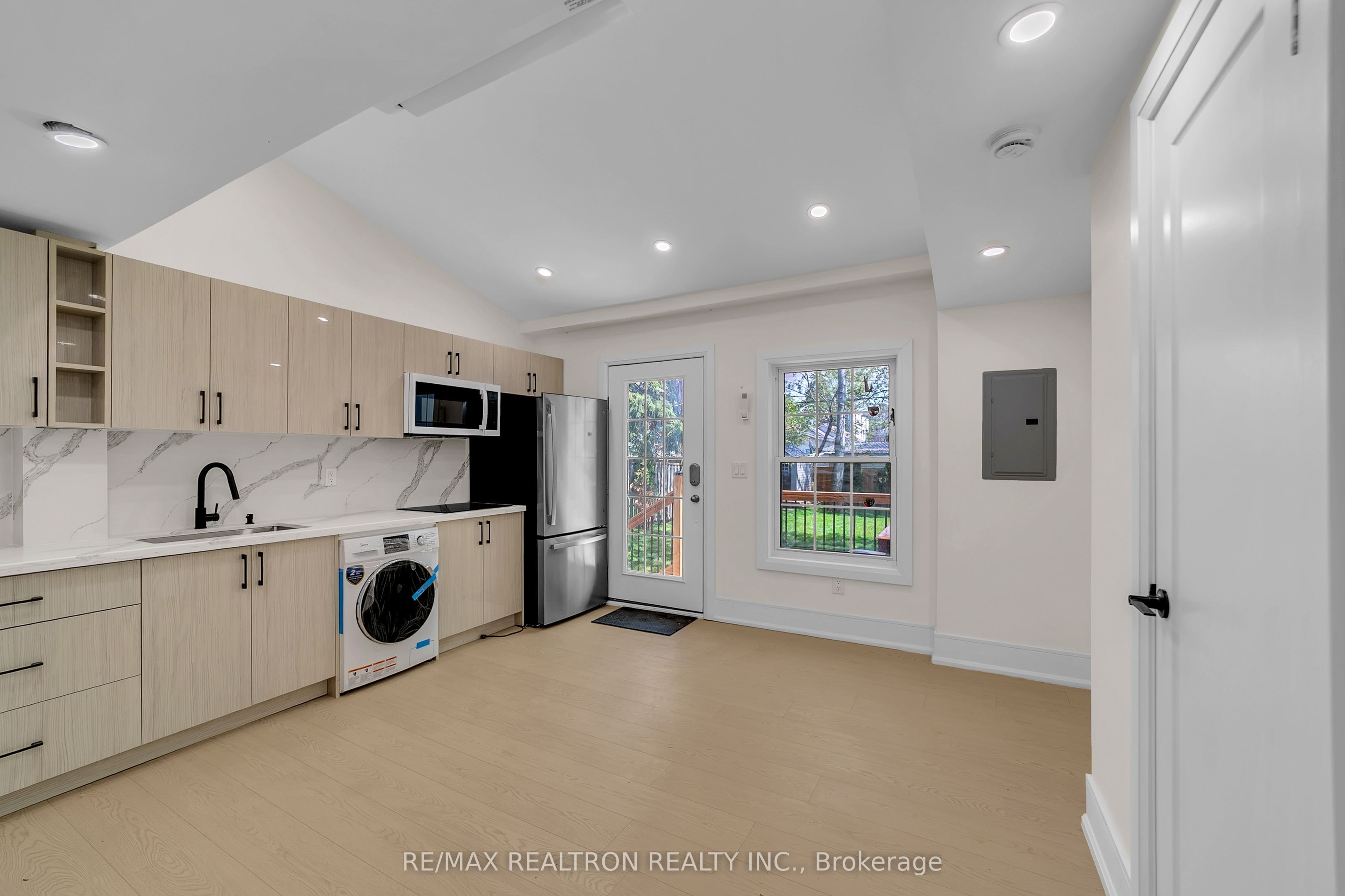 23 Sixteenth Street Property Photo 22