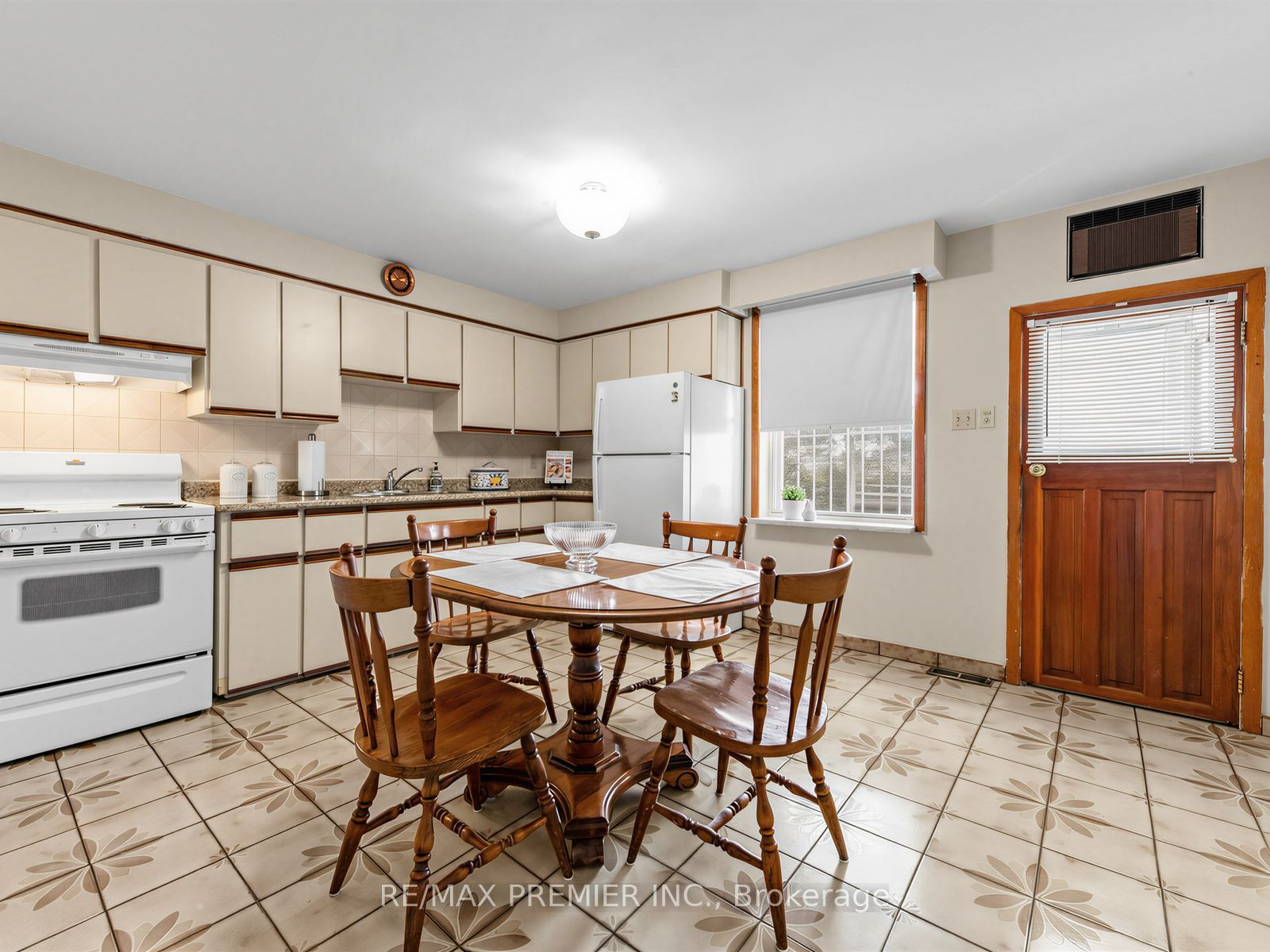 155 Ascot Avenue Property Photo 10