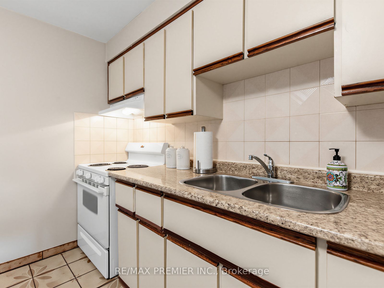 155 Ascot Avenue Property Photo 12