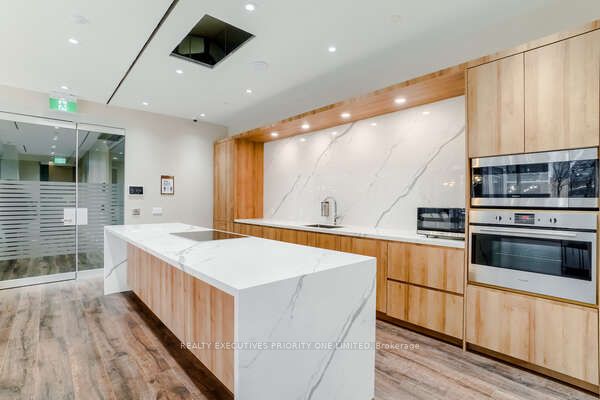 21 Park Street E 601 Property Photo 11