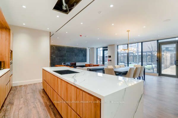 21 Park Street E 601 Property Photo 12