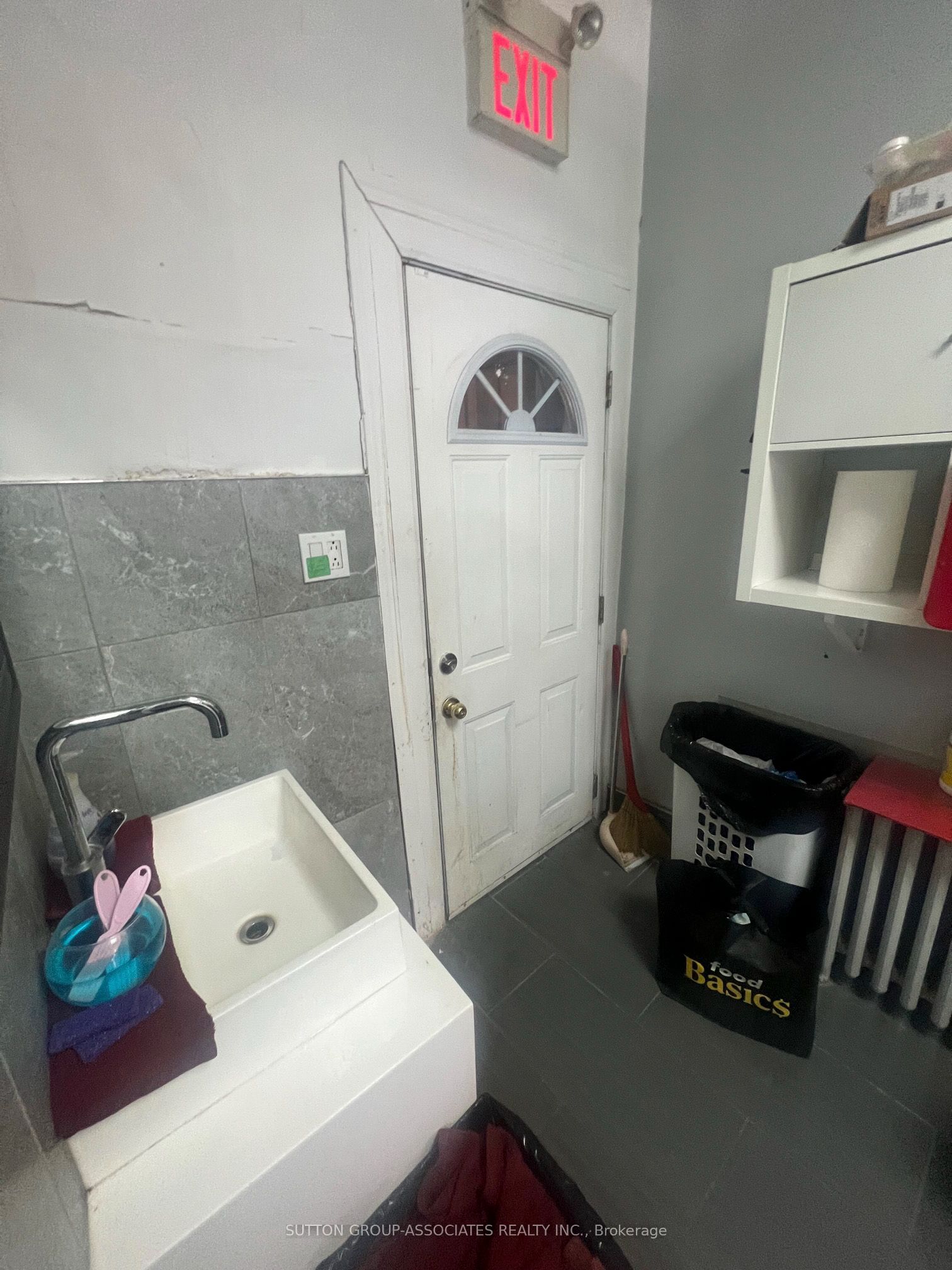 2595 Eglinton Avenue W Property Photo 10