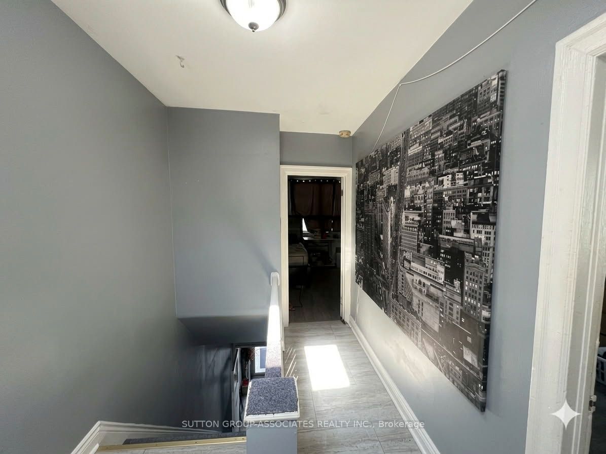 2595 Eglinton Avenue W Property Photo 14