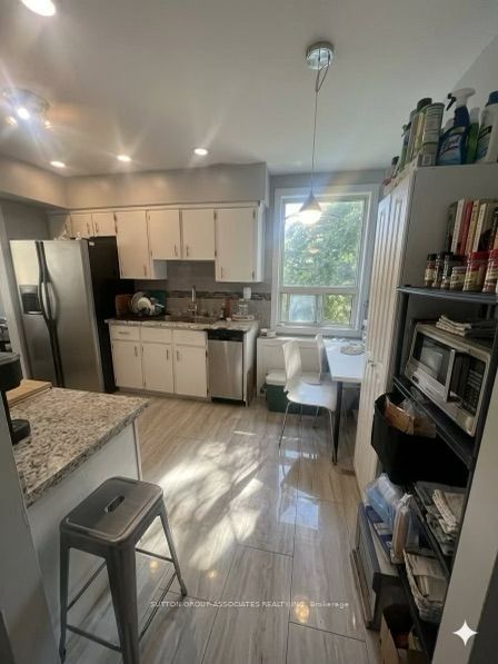 2595 Eglinton Avenue W Property Photo 16