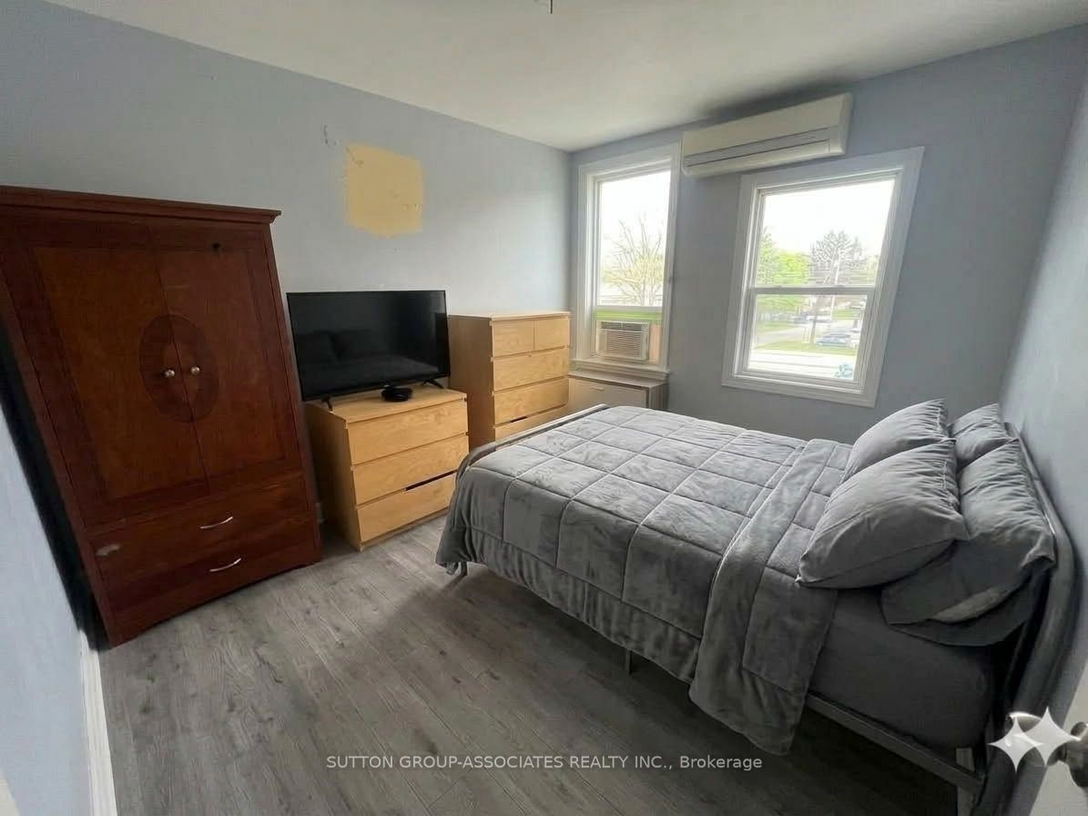2595 Eglinton Avenue W Property Photo 26